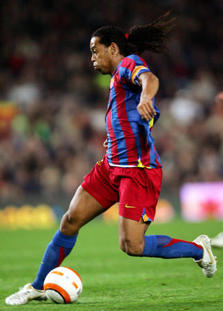 多地占据主 多地占据主